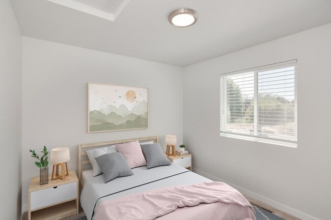 Building Photo - Beautiful 2 Bedroom Cottage Now Available!