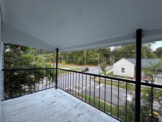 Building Photo - 2 N McLin St SW