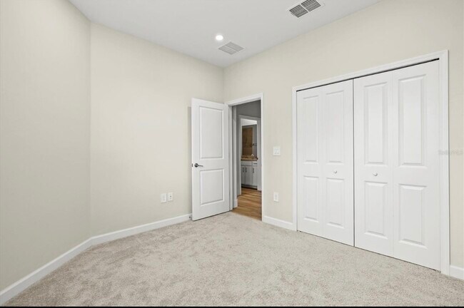 Building Photo - 15519 Sunny Day Dr