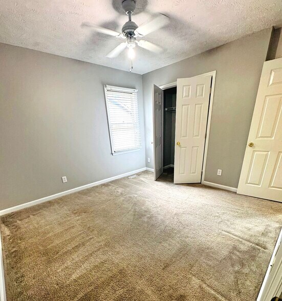 Building Photo - 5551 Robmont Dr