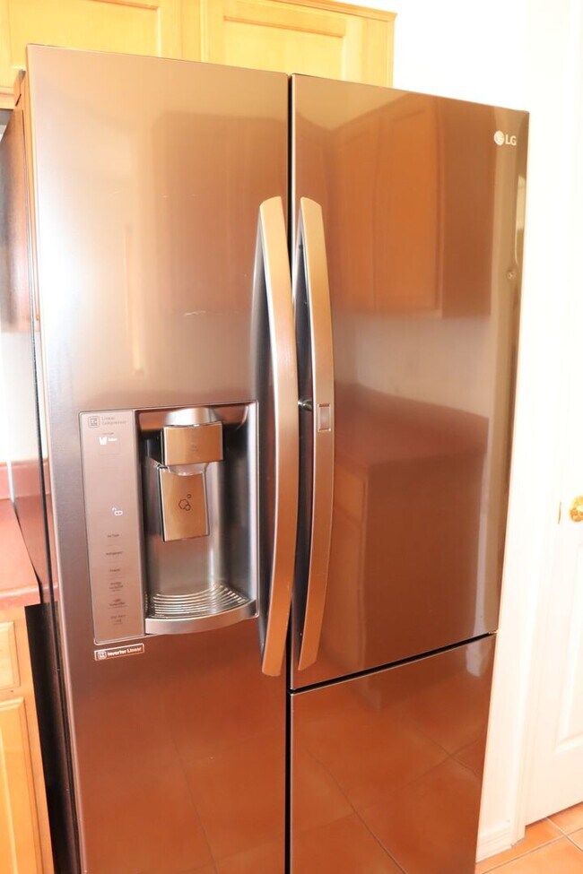 Building Photo - East Side 3 Bed 2 Bath Energy Efficient Pulte Home