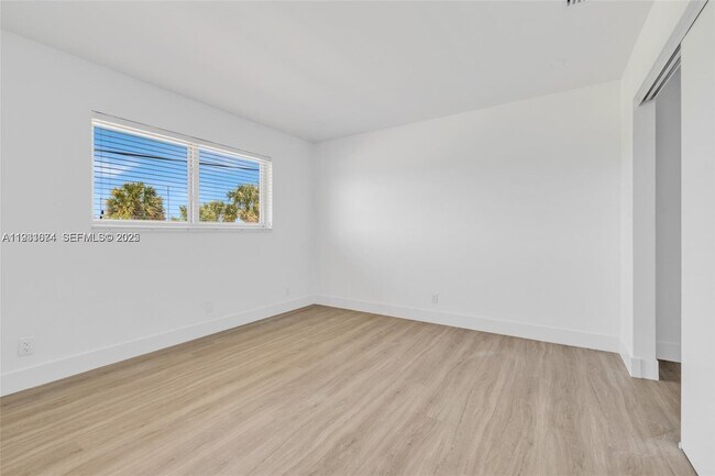 Building Photo - 417 SE 3rd Ave