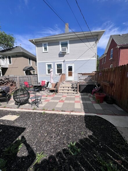 Building Photo - 2142 Clarence Ave