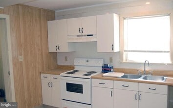 Building Photo - 302 E Howard St