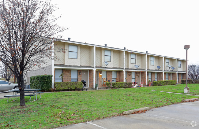 Primary Photo - Heritage Heights Townhomes