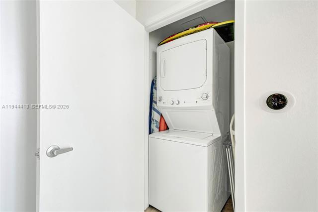 Building Photo - 6515 Collins Ave