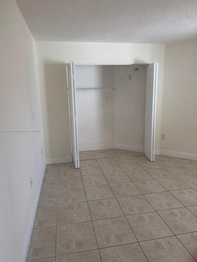Building Photo - 9847 SW 117th Pl