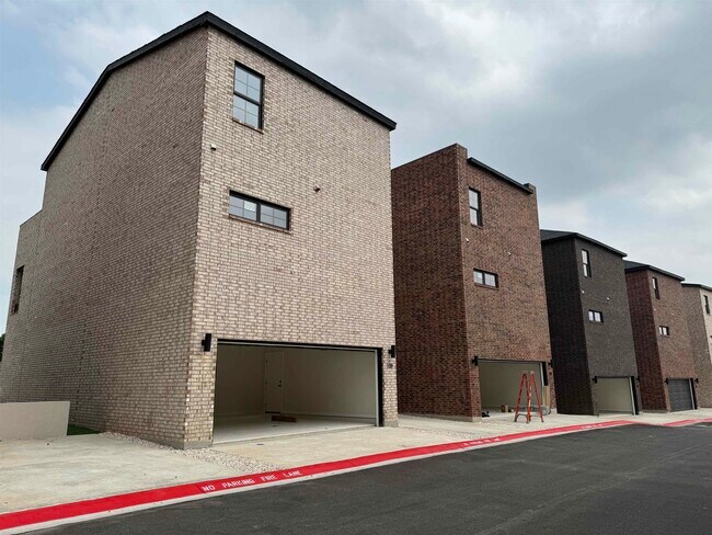 Building Photo - 210 Veracruz Dr