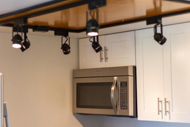 Building Photo - 1004 Ocean Park Ln