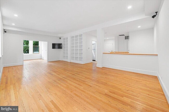Building Photo - 1830 17th St NW