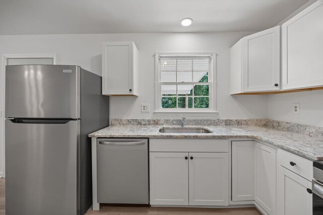 Building Photo - Updated Ranch in North Raleigh, New Floors and Paint, Rear Deck, Pet Friendly!