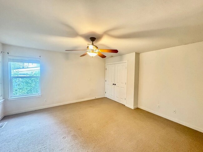 Building Photo - 2107 240th Ave SE