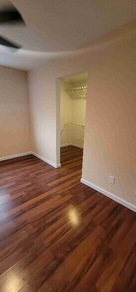 Building Photo - 5709 Avenida Silla