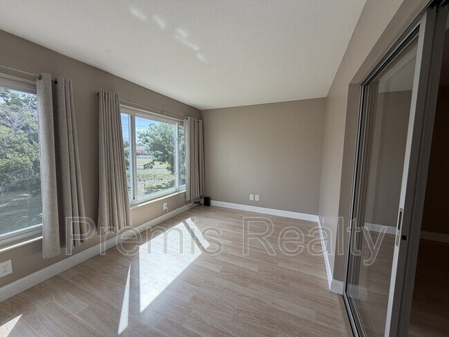 Building Photo - 2464 Australia Way E
