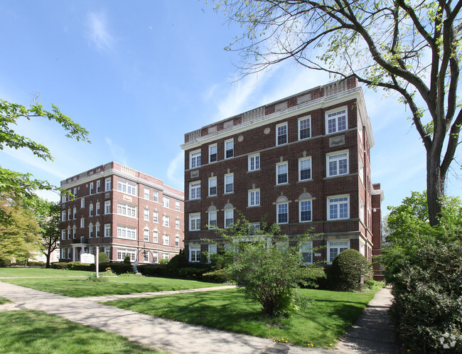 Primary Photo - Chatham Court Apartments