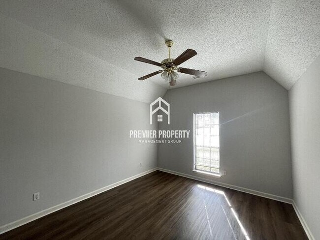 Building Photo - 5738 Riverhead Ave