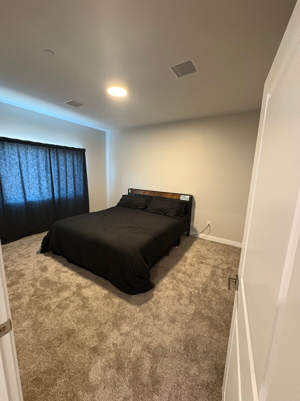 Building Photo - 2820 Palisades Dr