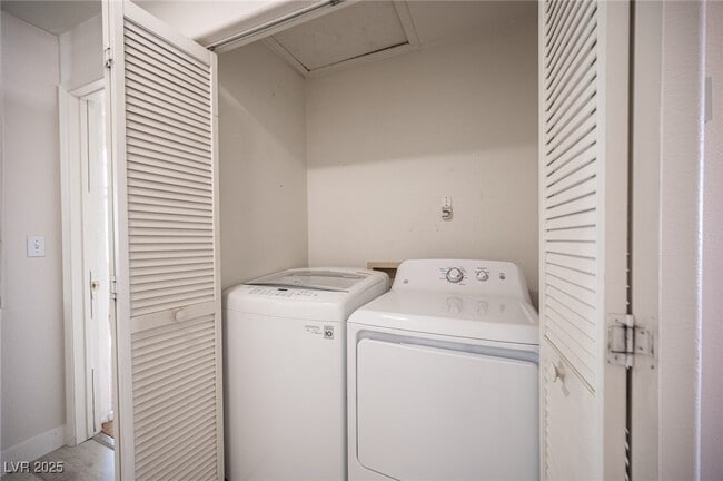 Building Photo - 8301 Boseck Dr