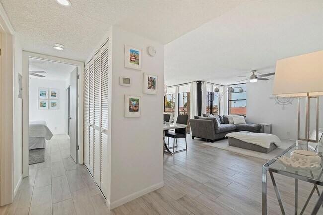 Building Photo - 6145 Sun Blvd