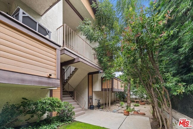 Building Photo - 5534 Sylmar Ave