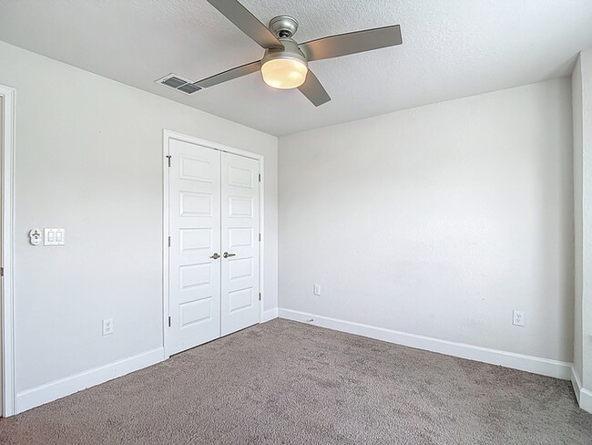 Building Photo - Welcome in to this beautiful Unfurnished -...