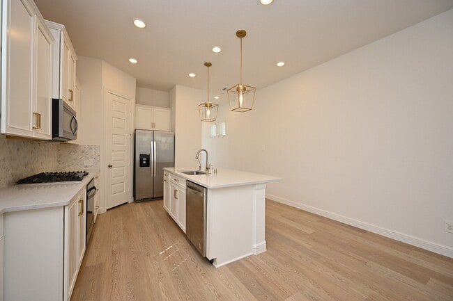 Building Photo - 4112 Farm Holw St