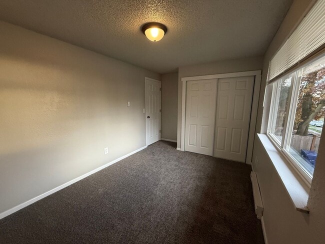 Building Photo - BRAND NEW 5 bed House in Tacoma School District!