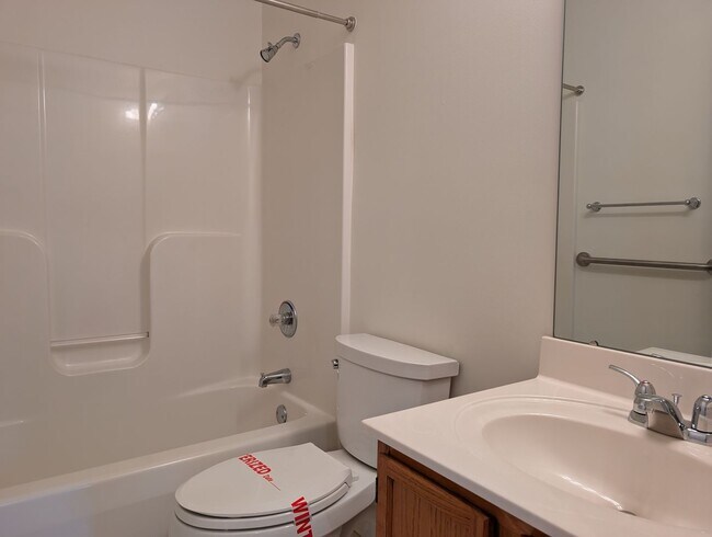 Building Photo - Beautiful ranch Style home located in the ...