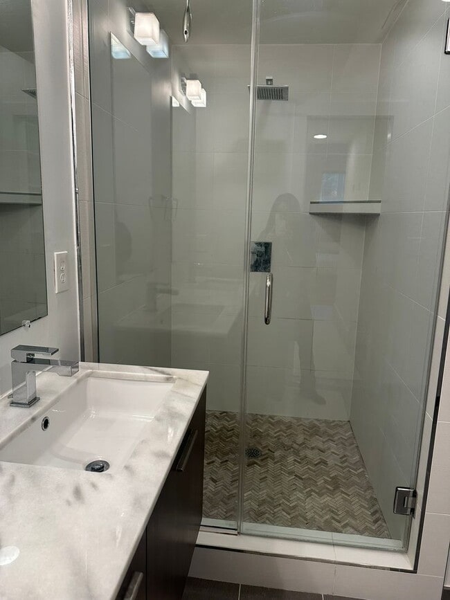 Building Photo - 1 Bedroom, 2 Bath Condo