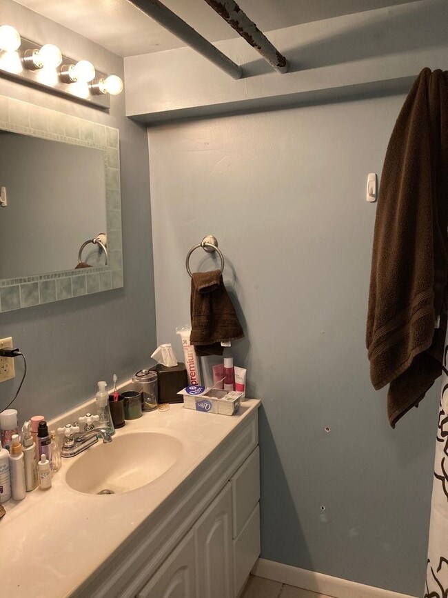 Building Photo - AVAILABLE JUNE - 4 Bed 2 Bath In Chester Park