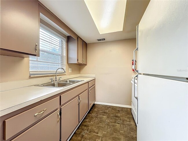 Building Photo - 4223 Parkside Dr