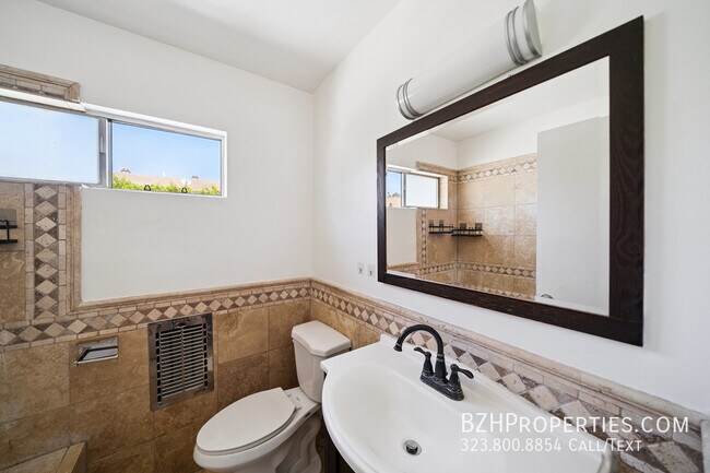 Building Photo - 1220 N Ogden Dr