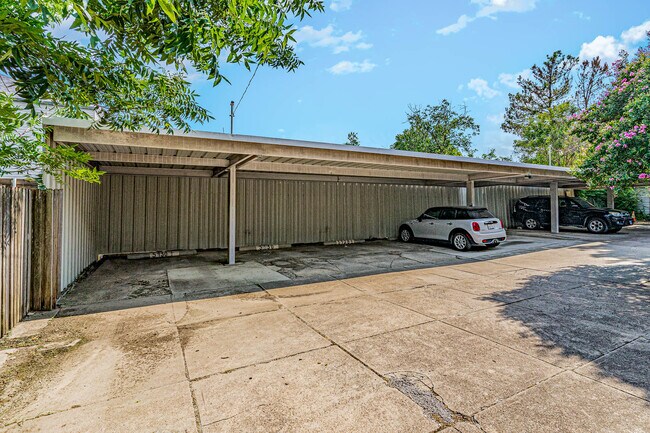 Building Photo - 5930 La Vista Dr