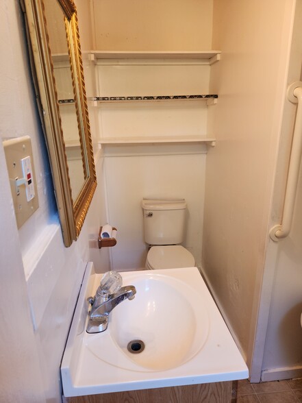 Bathroom - 53 Morrison St