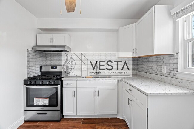 Building Photo - 6 Dogwood Ct