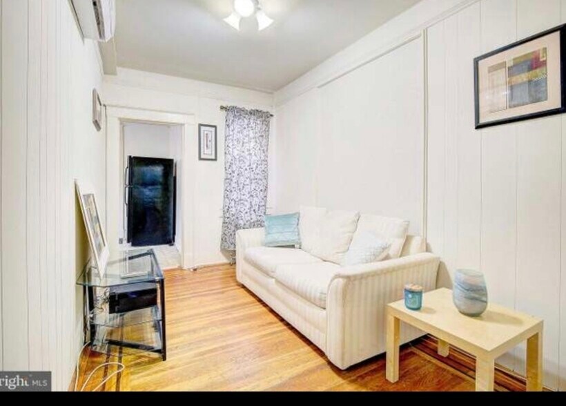 Living room - 3344 Mondawmin Ave