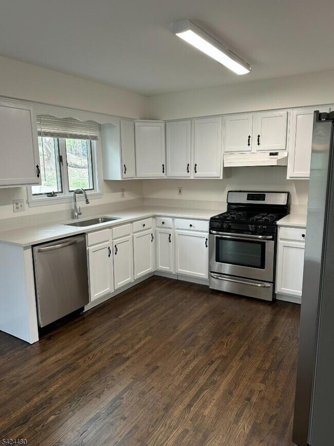 Building Photo - 6 Magnolia Ct