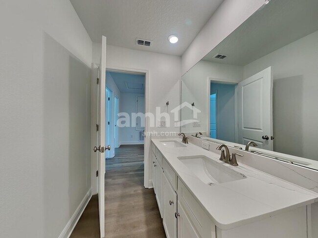 Building Photo - 6543 Atlantic Bch Ave