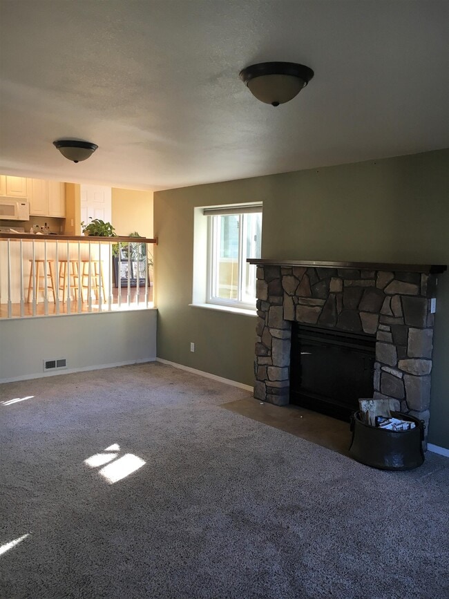 Building Photo - 2144 N Fastwater Ave