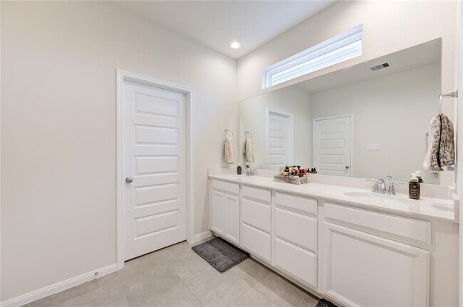 Building Photo - 9834 Rugged Oaks Dr