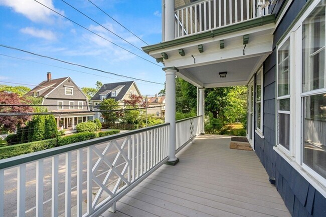 Building Photo - 1045 Adams St