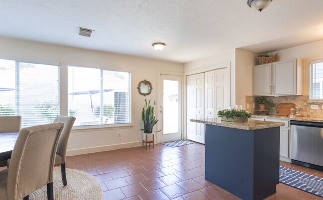 Building Photo - 6118 Spruce Bough Ct
