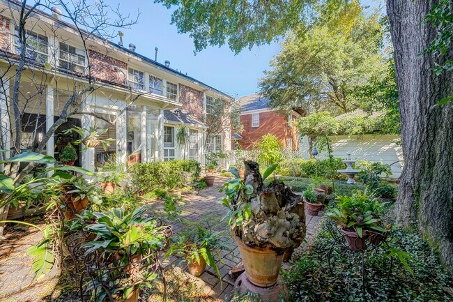 Building Photo - 1741 Wroxton Ct