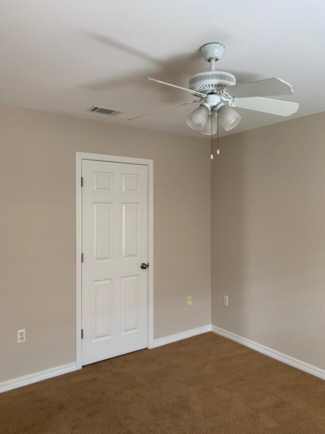 Building Photo - 4650 Windstarr Dr