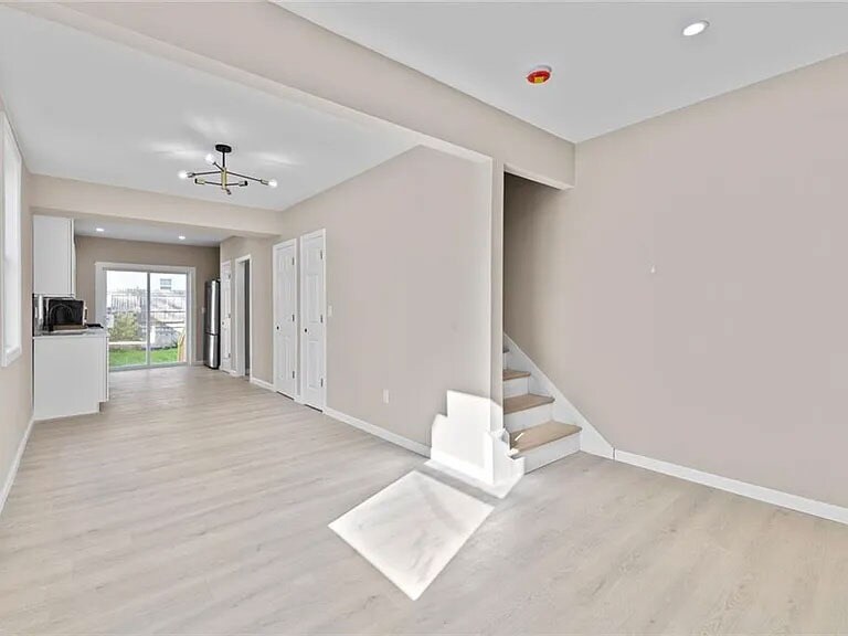 Building Photo - 265 California Ave