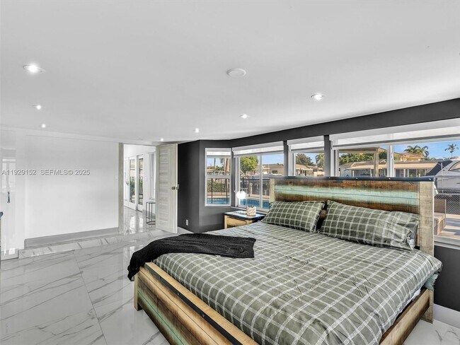 Building Photo - 440 SE 8th Ave