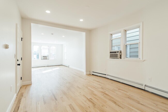 Building Photo - 27 W 52nd St