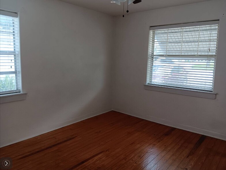 Building Photo - 141 White St