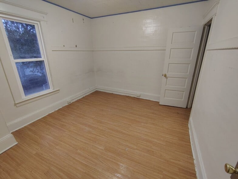 Building Photo - 147 E Matson Ave