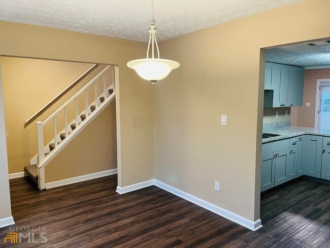 Building Photo - 6527 River Park Dr